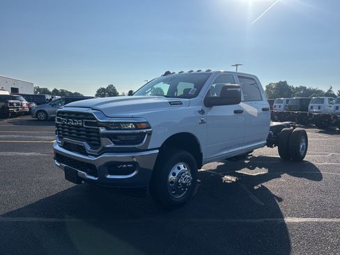 New 2026 RAM 3500 Tradesman w/ Chrome Appearance Group image 3