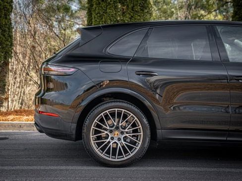 Used 2022 Porsche Cayenne Platinum Edition image 10