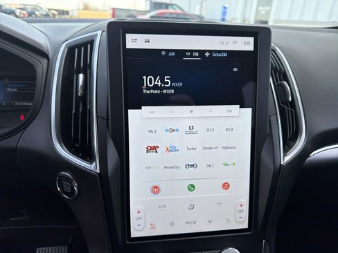 Used 2024 Ford Edge Titanium image 33