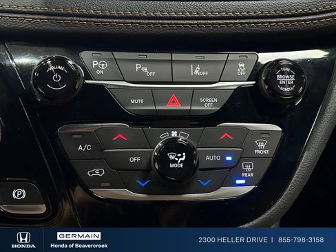 Used 2021 Chrysler Pacifica Pinnacle FWD image 20