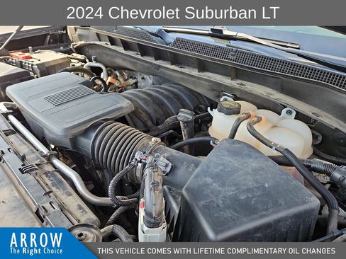 Used 2024 Chevrolet Suburban LT w/ Luxury Package AWD/4WD image 15