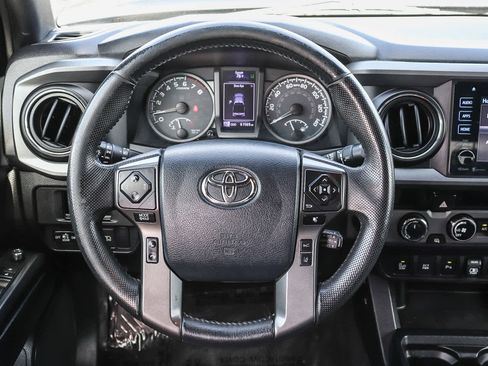 Used 2018 Toyota Tacoma TRD Sport w/ Technology Package image 17