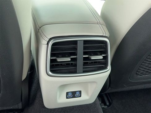 Used 2025 Genesis G70 2.5T image 42