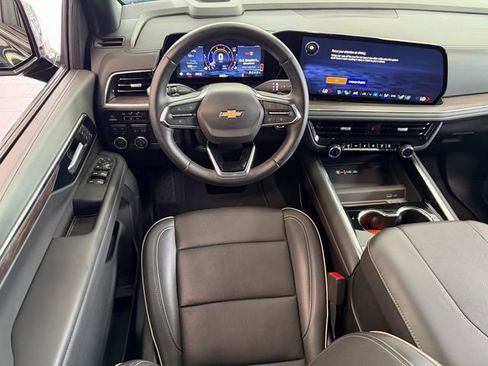 Used 2025 Chevrolet Suburban Premier AWD/4WD image 9