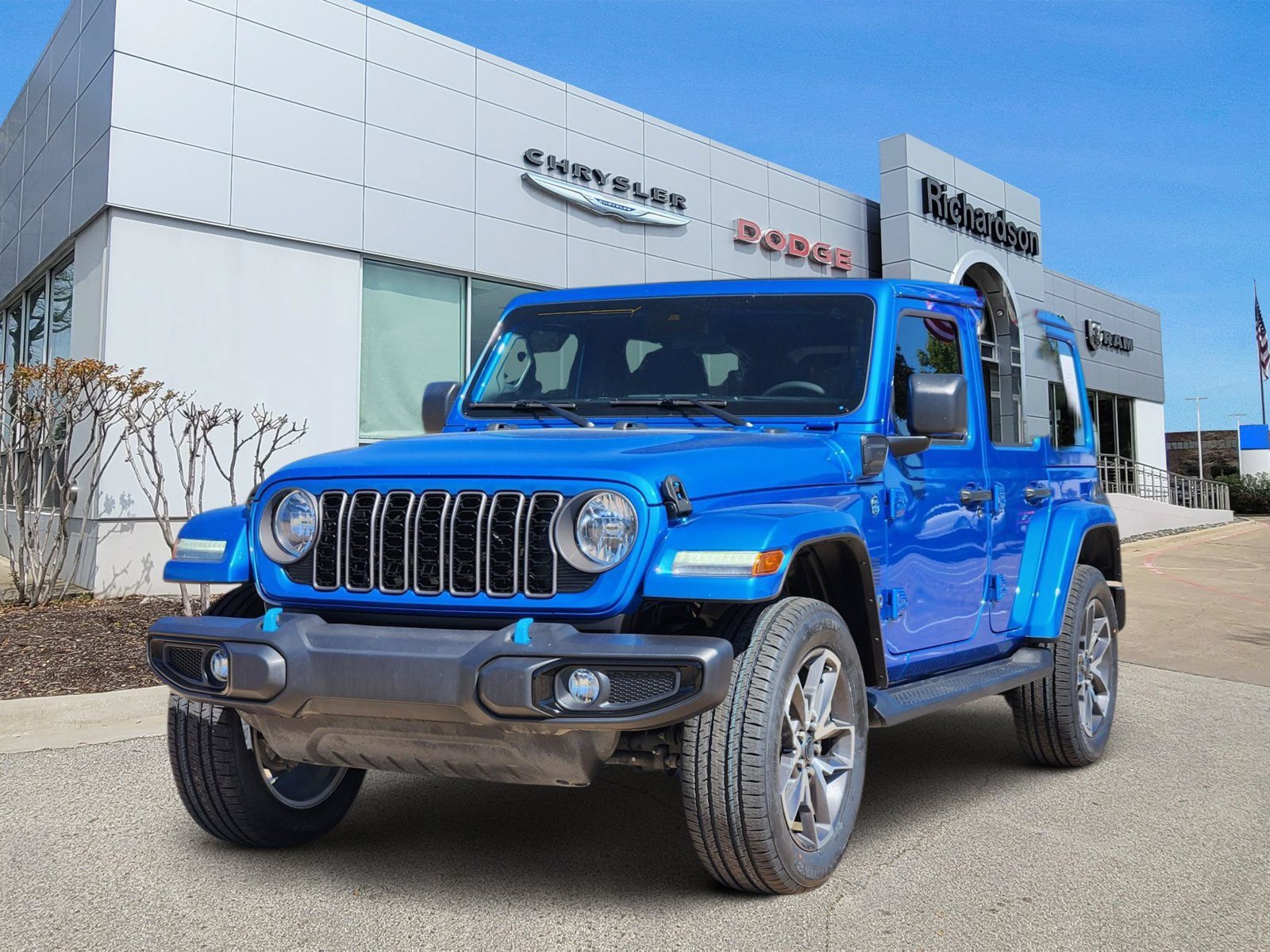 Used 2024 Jeep Wrangler Unlimited w/ Convenience Group AWD/4WD image 2