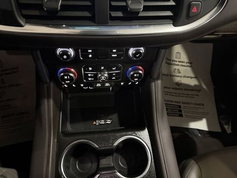 Used 2023 GMC Yukon SLT w/ SLT Luxury Package image 20