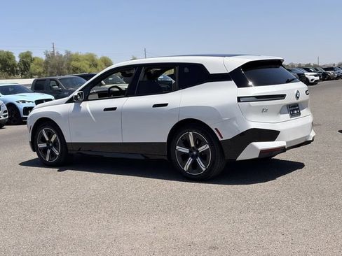 Used 2023 BMW iX xDrive50 w/ Sport Package AWD/4WD image 8