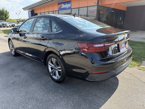 Used 2024 Volkswagen Jetta SE FWD image 3
