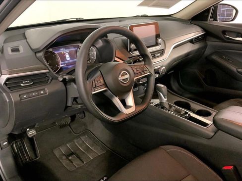 Used 2025 Nissan Altima 2.5 SV image 14