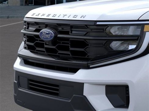 New 2025 Ford Expedition Active image 17