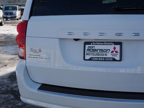 Used 2018 Dodge Grand Caravan SE w/ UConnect Hands-Free Group image 10