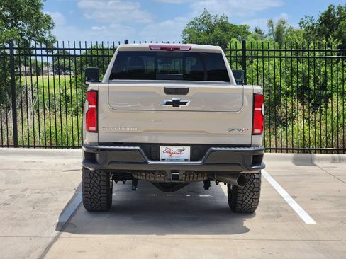 New 2026 Chevrolet Silverado 2500 ZR2 AWD/4WD image 8