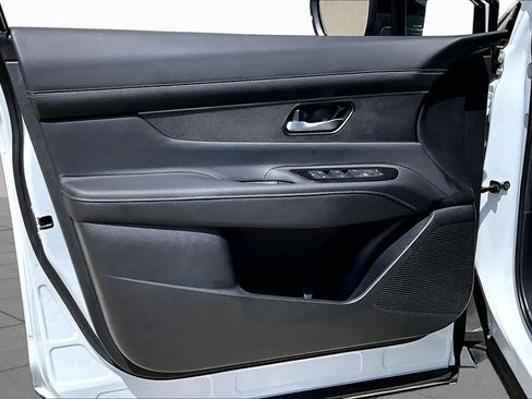 Used 2025 Nissan Murano SV FWD image 20
