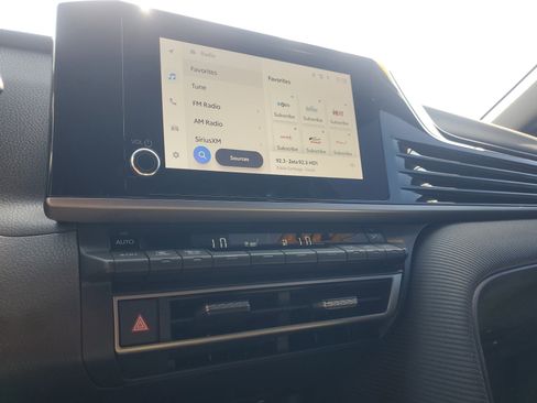 Used 2025 Toyota Camry SE image 25