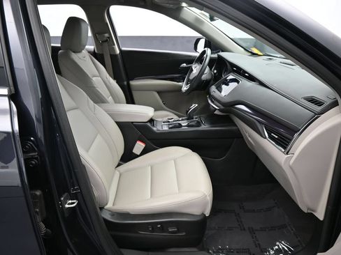 Used 2023 Cadillac XT4 Luxury FWD image 42