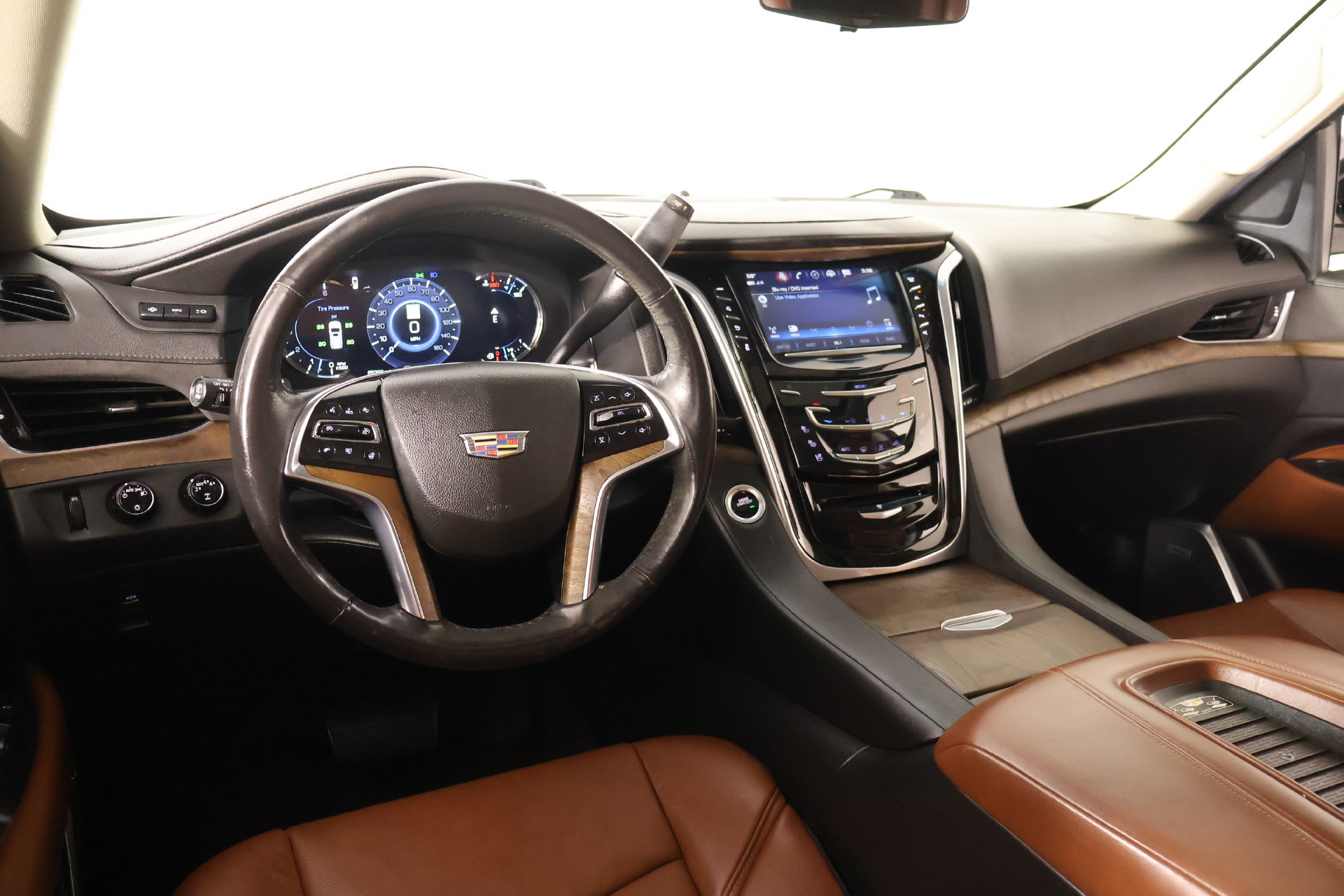Used 2020 Cadillac Escalade Premium Luxury AWD/4WD image 2