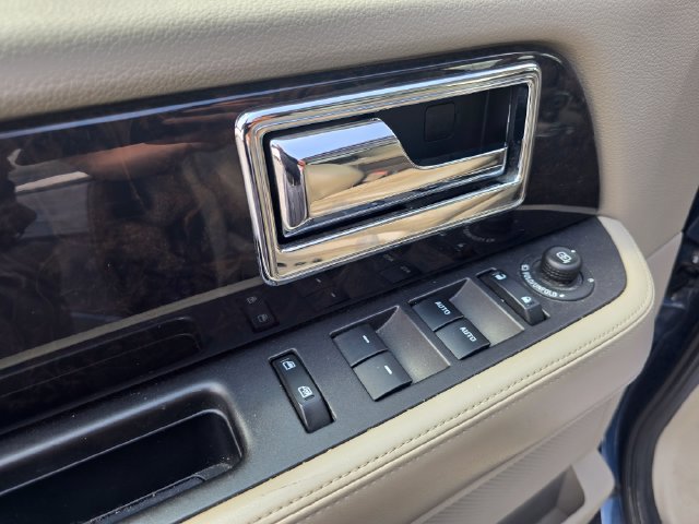 Used 2017 Lincoln Navigator Select AWD/4WD image 21