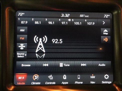 Used 2016 Dodge Challenger SRT RWD image 15