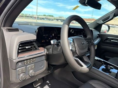 New 2026 Chevrolet Suburban Z71 w/ Comfort Package AWD/4WD image 15