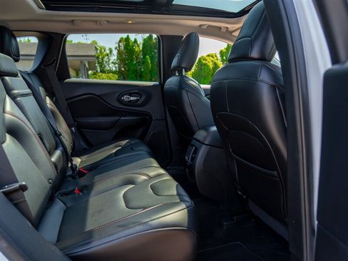 Used 2019 Jeep Cherokee Trailhawk AWD/4WD image 21