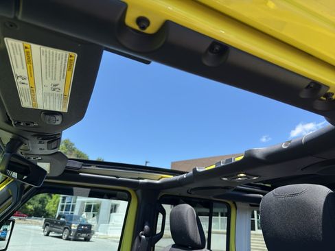 Used 2023 Jeep Wrangler Unlimited w/ Sun & Screen Package AWD/4WD image 21