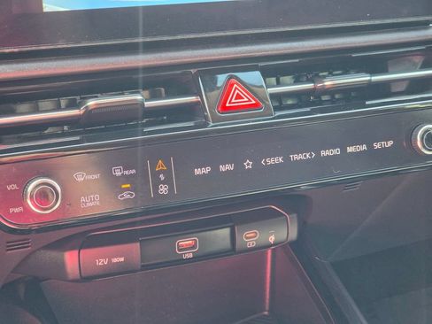 Certified 2023 Kia Niro Wind w/ Wind Preserve Package FWD image 24