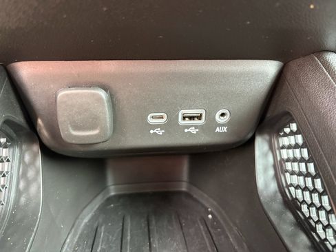 Used 2021 Chevrolet TrailBlazer LT w/ Convenience Package FWD image 21