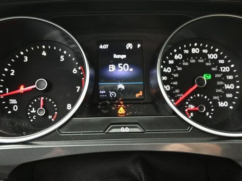 Used 2020 Volkswagen Tiguan SE FWD image 22