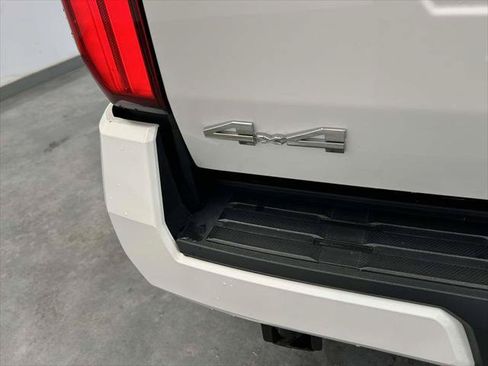 Certified 2025 Toyota Tacoma SR5 AWD/4WD image 12