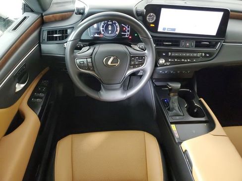 Used 2025 Lexus ES 350 350 w/ Premium Package image 16