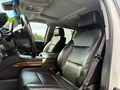 Used 2017 Chevrolet Suburban Premier AWD/4WD image 16