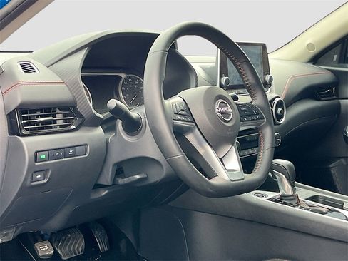 Used 2025 Nissan Sentra SR image 9