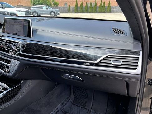Used 2022 BMW 750i xDrive w/ Executive Package AWD/4WD image 26