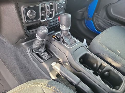 New 2025 Jeep Gladiator Sport image 31