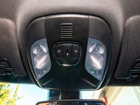 Used 2025 Jeep Compass Latitude image 17