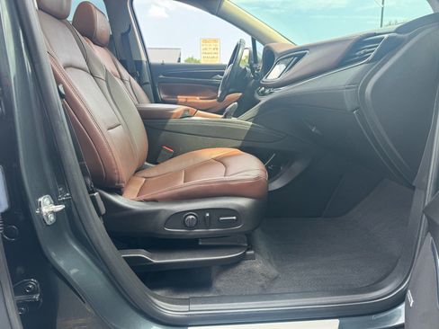 Used 2019 Buick Enclave Avenir w/ Avenir Technology Package AWD/4WD image 31