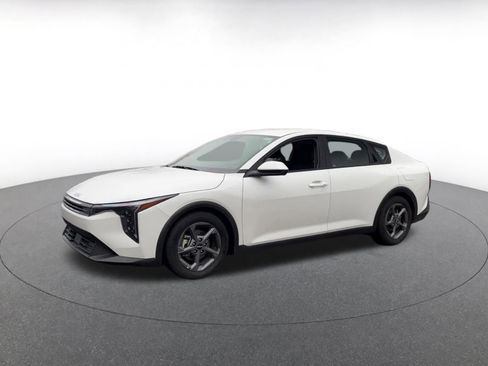 Used 2025 Kia K4 LXS image 8