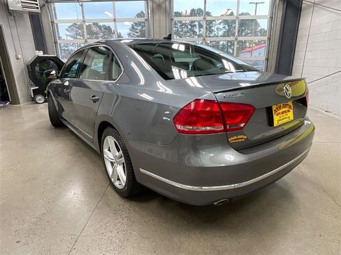 Used 2014 Volkswagen Passat TDI SE image 3