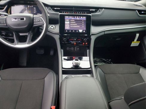 New 2025 Jeep Grand Cherokee L Laredo image 10