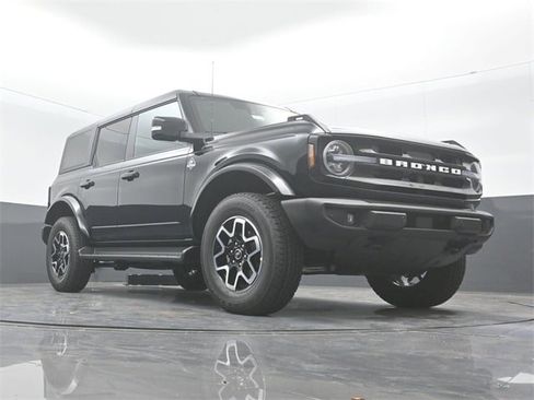 New 2025 Ford Bronco Outer Banks image 17