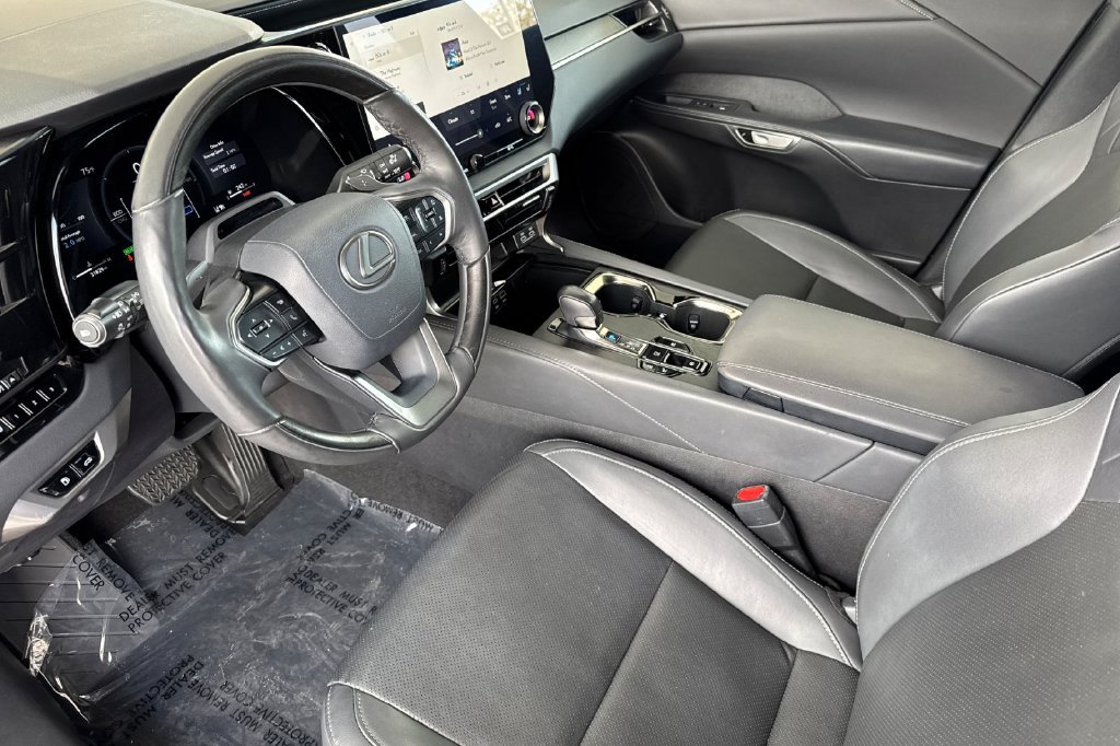 Used 2025 Lexus RX 350h w/ Convenience Package AWD/4WD image 3