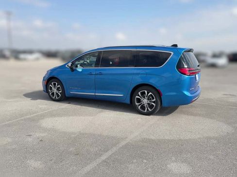 New 2026 Chrysler Pacifica Pinnacle image 7