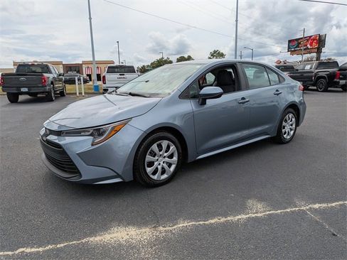 Used 2023 Toyota Corolla LE image 8