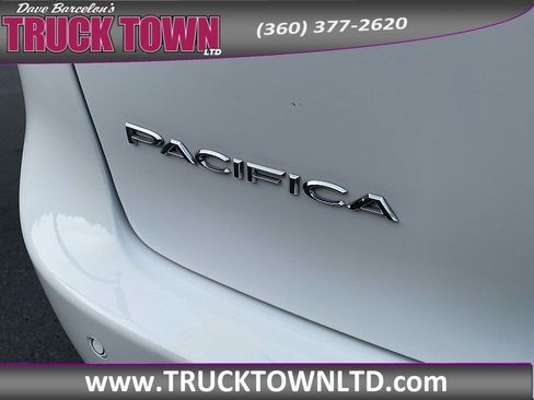 Used 2025 Chrysler Pacifica Select FWD image 36