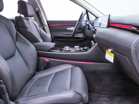 Certified 2026 Genesis GV70 2.5T AWD/4WD image 13