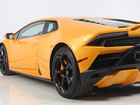 Used 2022 Lamborghini Huracan EVO image 30