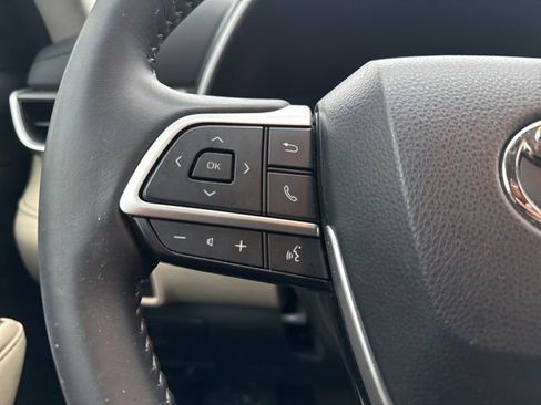 Used 2024 Toyota Highlander XLE image 18