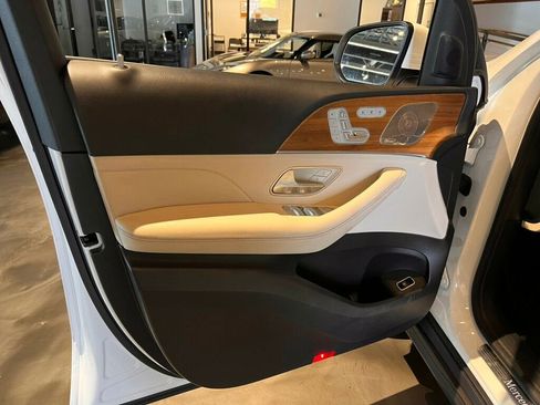 Used 2024 Mercedes-Benz GLS 450 4MATIC image 14