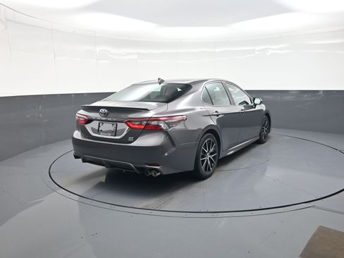 Used 2023 Toyota Camry SE w/ Cold Weather Package AWD/4WD image 3