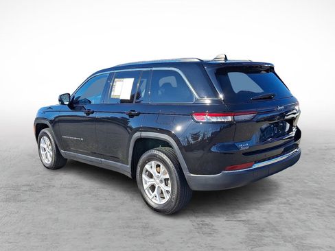 Used 2023 Jeep Grand Cherokee Limited image 3